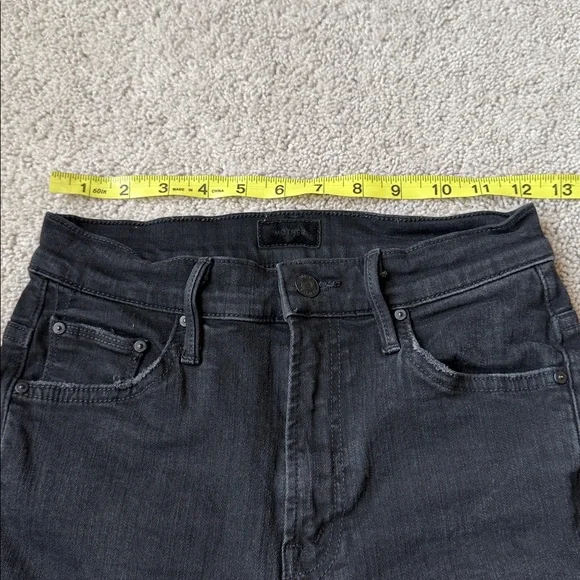MOTHER The Insider Crop Step Fray JeansSize 25Color Not Guilty